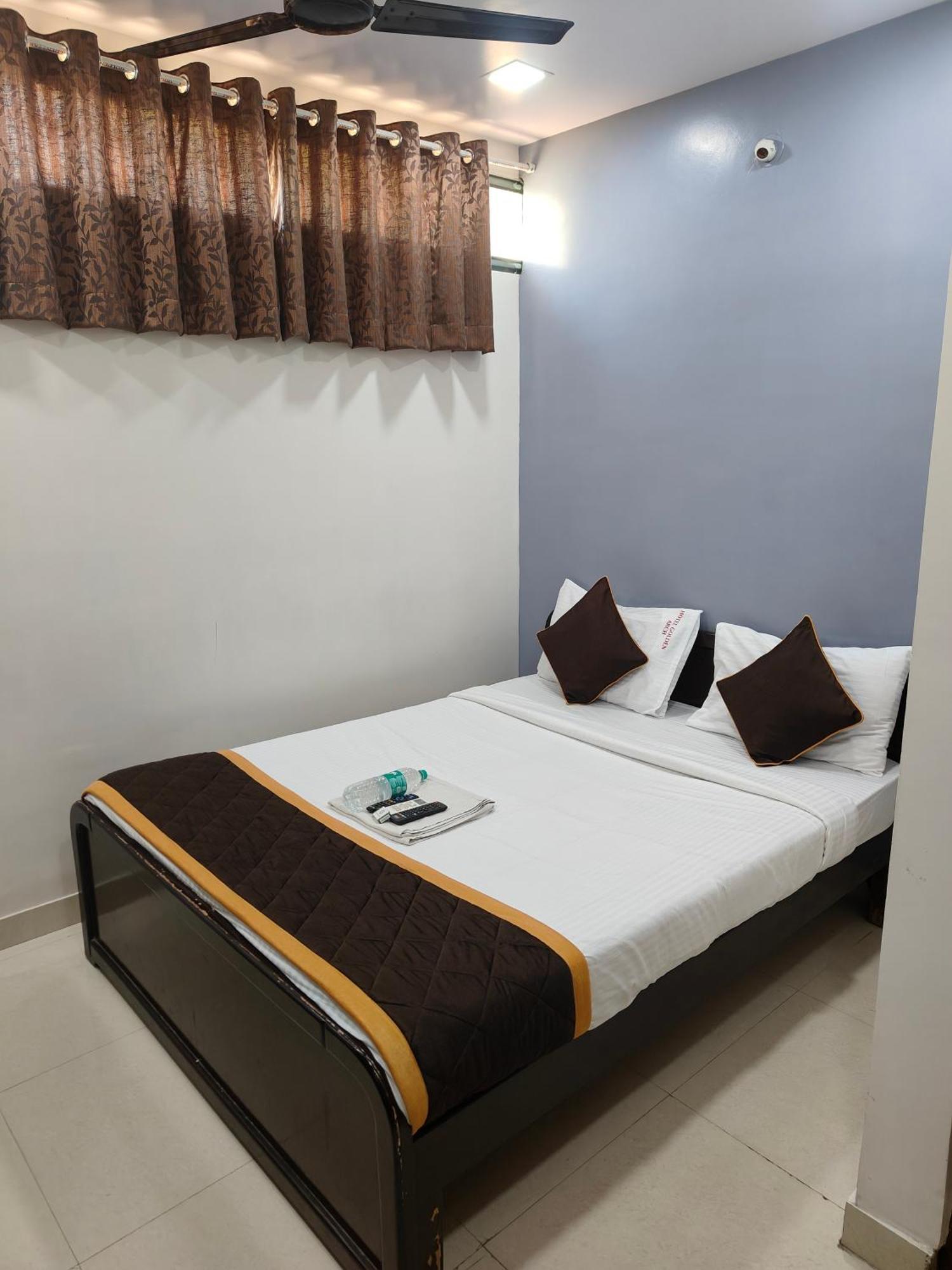 העיר בנגלור Hotel Golden Arch מראה חיצוני תמונה
