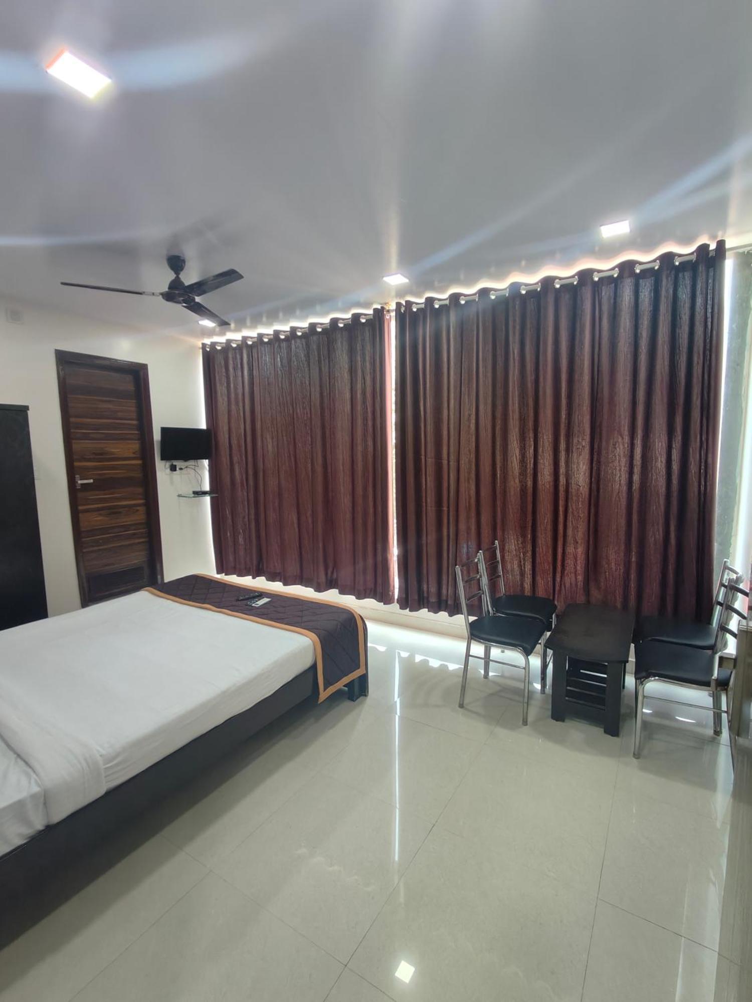 העיר בנגלור Hotel Golden Arch מראה חיצוני תמונה