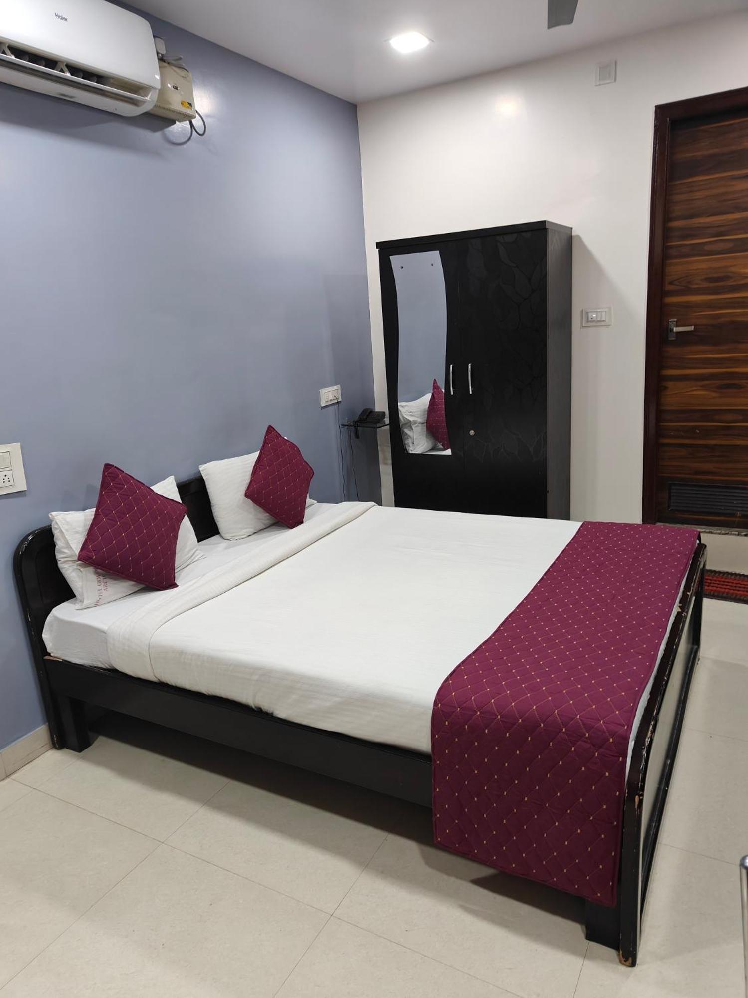 העיר בנגלור Hotel Golden Arch מראה חיצוני תמונה